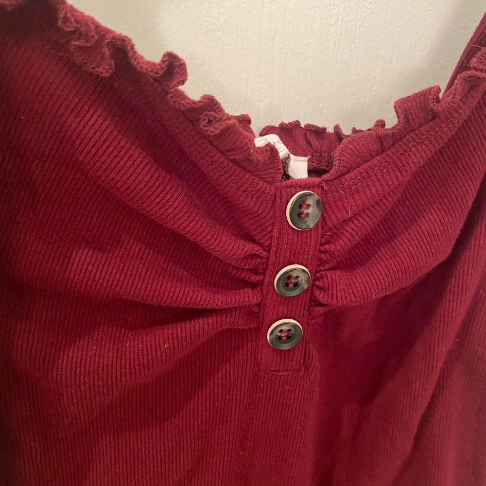 FRANCESCA’S MAROON RIBBED RUFFLE BABYDOLL TANK BODYSUIT with FAKE BUTTONS